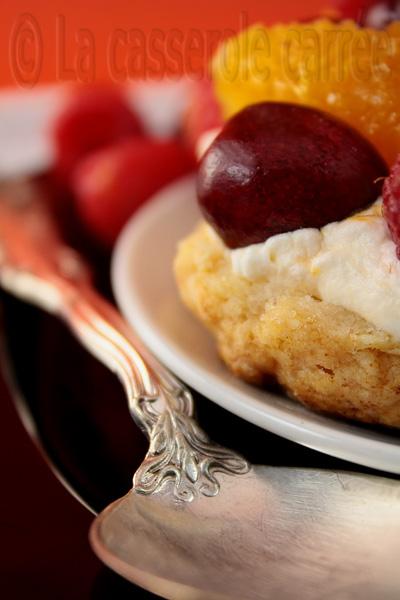 Cent-septième participation aux TWD - Petits shortcakes moelleux orange-cerises-framboises