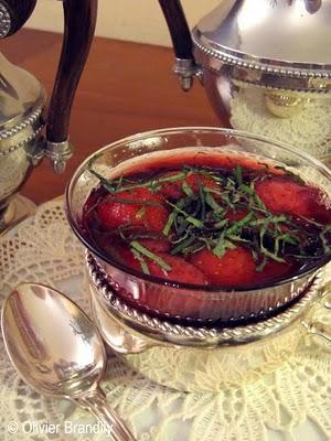 Soupe de fraise au vin de Cahors et à la menthe