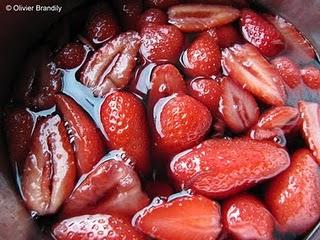 Soupe de fraise au vin de Cahors et à la menthe