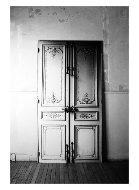 sticker3PorteTypiquementHausmanienn La Maison Martin Margiela au porte à porte