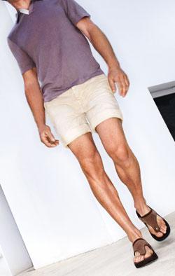 tong-homme Homme musclé en tongs