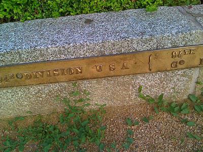 Monument du 11 mai 1945 à Bouvron Monument du 11 mai 1945 à Bouvron