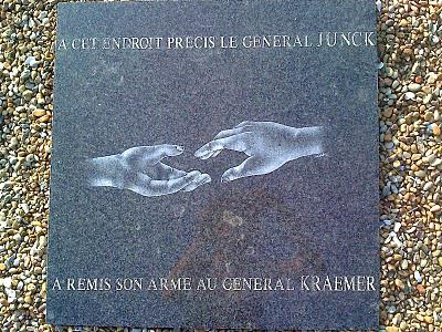 Monument du 11 mai 1945 à Bouvron Monument du 11 mai 1945 à Bouvron