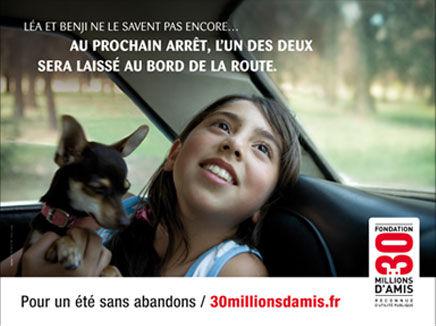 Au prochain arrêt, l'un des deux sera laissé au bord de la route visuel