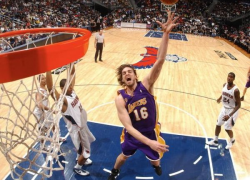 NBA : Les Lakers passent la troisième