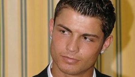 Christiano Ronaldo ... Il fait de la pub pour sa page facebook Christiano Ronaldo ... Il fait de la pub pour sa page facebook