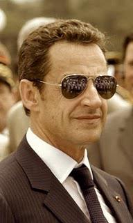 163ème semaine de Sarkofrance: Sarkozy se couche et se cache.