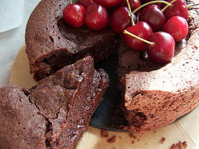 Gâteau fondant au chocolat Valrhona et aux cerises