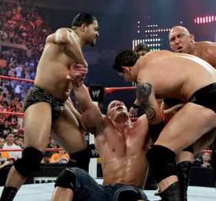 La NXT attaque John Cena à Fatal 4 Way La NXT attaque John Cena à Fatal 4 Way