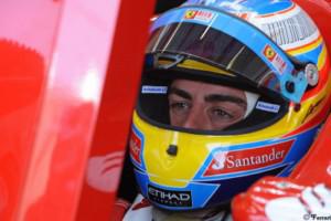 Fernando Alonso travaille dans le simulateur Ferrari
