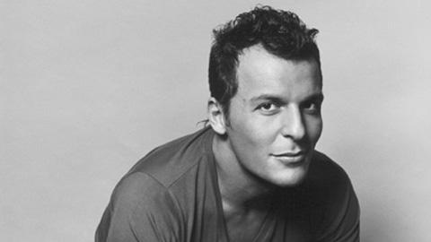 Jean Roch ... Le teaser de son nouveau single ... My love is over Jean Roch ... Le teaser de son nouveau single ... My love is over