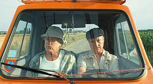 Prévost : «C'est l'histoire d'un homme qui renaît à la vie» Daniel Prévost (à droite) et Philippe Nahon dans la peau d'Émile (en médaillon croqué par Pascal Rabaté) et d'Edmond, deux amis.