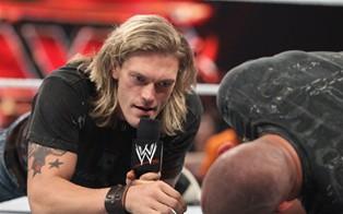 Edge s'en prend à Randy Orton Edge s'en prend à Randy Orton