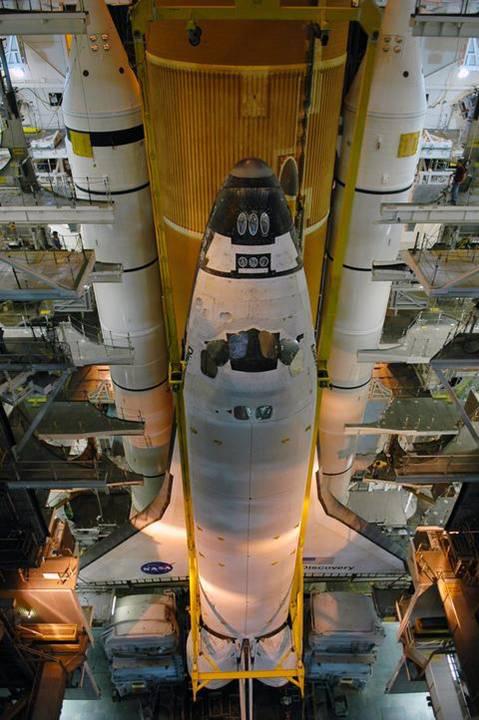 Comment la NASA prépare la navette Discovery au lancement