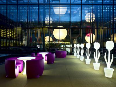 Tulip lumineuse par Moredesign, blog-espritdesign.com Tulip lumineuse par Moredesign, blog-espritdesign.com