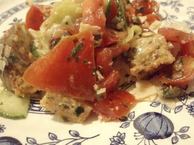Salade panzanella (pain rassis et tomates)