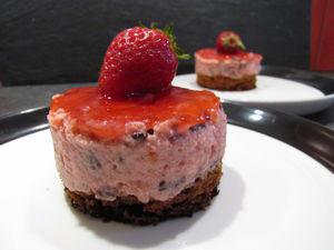 Mousse à la fraise sur un sablé breton IMG_2979