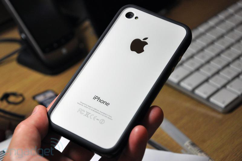 iPhone 4 blanc spécial avec une petite touche de noir