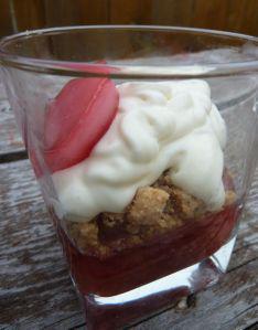 Verrines rhubarbe - shortbread - mousse au chocolat blanc - médaillon de rhubarbe - 1 La rhubarbe , j'adore et vous ?? récapitulatif des vos recettes