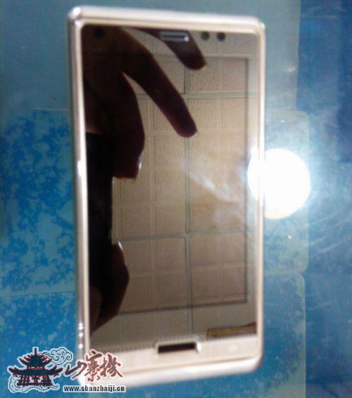 Encore un nouveau fabricant chinois qui se lance dans l'aventure Android OPPO Android智能手机谍照发布 不低1500元
