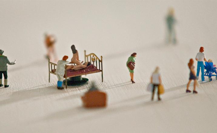 Detail from Alone in a Crowd table, by Rolf Sachs, 2010. Image copyright of Rolf Sachs, courtesy of Gabrielle Ammann Gallery, Cologne Design Miami, Design’art trop rare