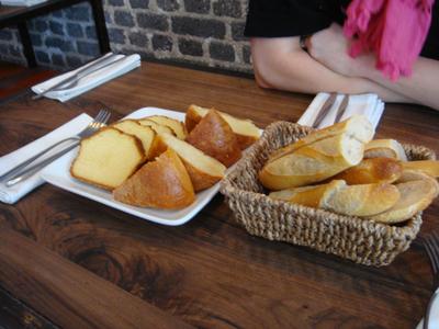 20100530 Le Vin%28gt%29 deux Brunch 01 pain brioches (ChrisoScope) 20100530 Le Vin%28gt%29 deux Brunch 01 pain brioches Brunch au Vin(gt) deux, rue Desnouettes (ChrisoScope)