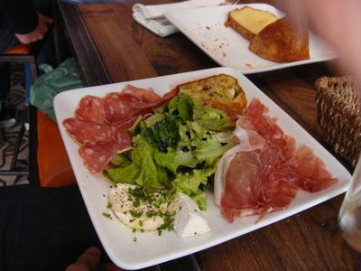 20100530 Le Vin%28gt%29 deux Brunch 03 charcuterie fromages (ChrisoScope) 20100530 Le Vin%28gt%29 deux Brunch 03 charcuterie fromages Brunch au Vin(gt) deux, rue Desnouettes (ChrisoScope)