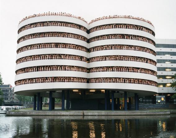 LE FESTIVAL D'AURILLAC INVITE L'ARTISTE SPENCER TUNICK LE FESTIVAL D'AURILLAC INVITE L'ARTISTE SPENCER TUNICK