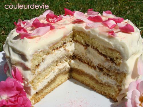 Gâteau nuage aux pétales de rose