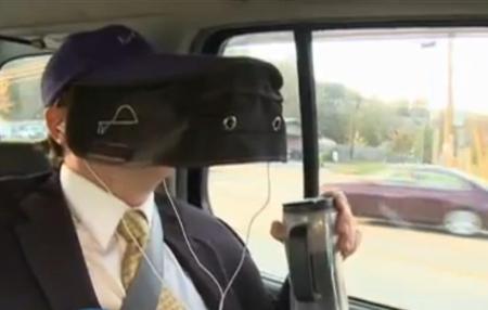 Une casquette qui permet de visionner un film sur votre iPhone... Une casquette qui permet de visionner un film sur votre iPhone...