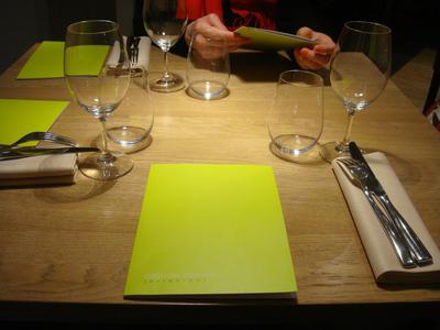 20100227 claude colliot 0 table (ChrisoScope) 20100227 claude colliot 0 table Claude Colliot, restaurant (ChrisoScope)