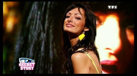 Sextape : En larmes, Émilie (Secret Story 3) quitte le plateau de Morandini ! Regardez emilie secret story 3 sextape pleurs Léo