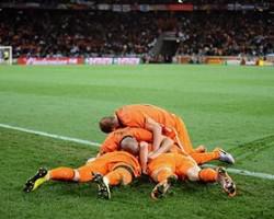 Demi-finales : victoire des Pays-Bas 3 buts à 2 contre l’Uruguay, les Hollandais qualifiés pour la finale du Mondial 2010 !
