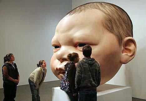 Grande tête de bébé