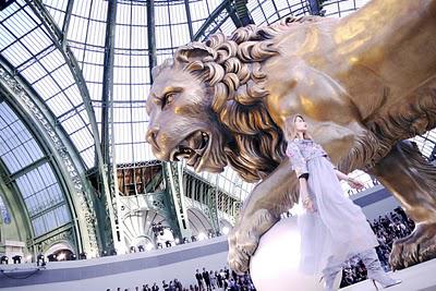 Le plus beau défilé de cette fashion week express fut Chanel au Grand Palais bien sur !