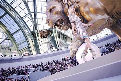 Le plus beau défilé de cette fashion week express fut Chanel au Grand Palais bien sur !