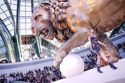 Le plus beau défilé de cette fashion week express fut Chanel au Grand Palais bien sur !