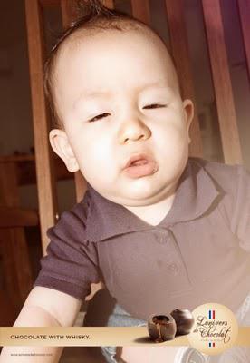 Des bébés accros aux chocolats fourrés au wisky Des bébés accros aux chocolats fourrés au wisky
