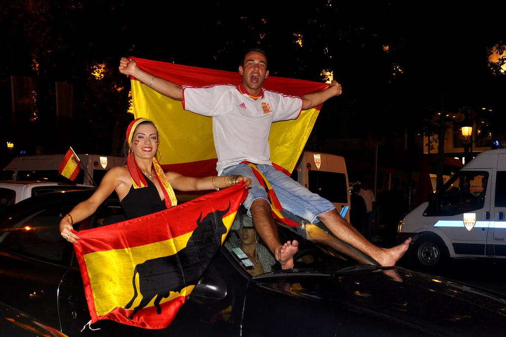 Coupe du monde 2010 - l'Espagne sur les champs-Elysées (6749).jpg