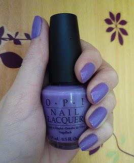 Maquillage violet et ongles assortis. Maquillage violet et ongles assortis.