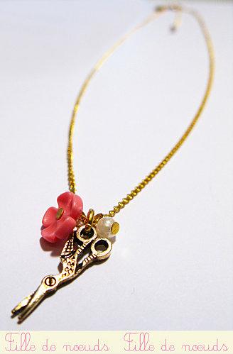 bijoux-jouets-collier-ciseaux-couturiere.jpg