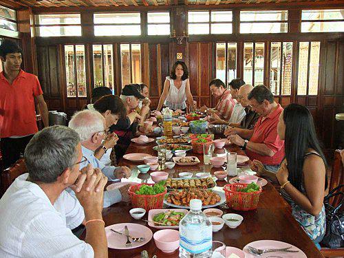 14 juillet: Udonthani: Repas du Club Francophone de l’Isan DSCF4947