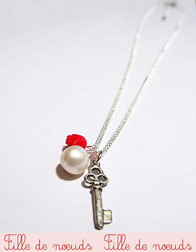 Bijoux-jouets-collier-clef-a-perle.jpg