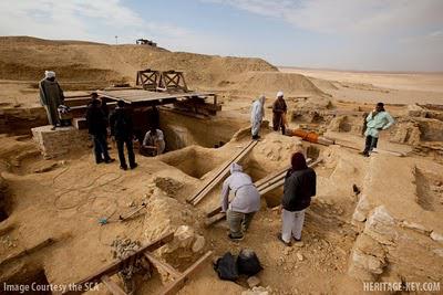 Egypte: découverte de tombes avec des fausses portes et des couleurs préservées