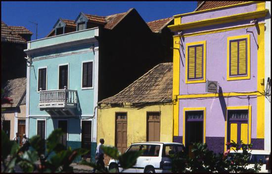 Mindelo cap-vert-maisons-pastel-de-mindelo.1277030344.jpg