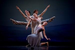 sinfonietta-de-jiri-kylian---ballet-du-rhin---photo-jl-tanghe.-100423_dr_100912 Dâhier et (presque) dâaujourdâhui