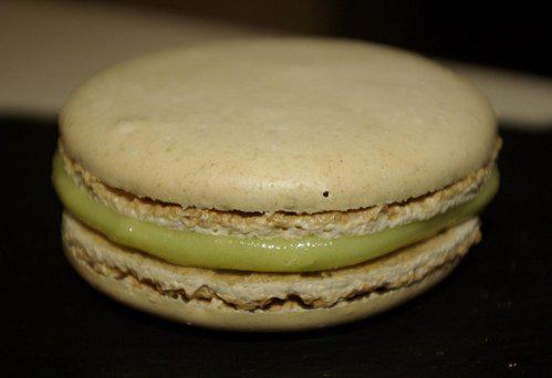 Macarons vanille, eau de fleurs d'oranger _G105866.JPG