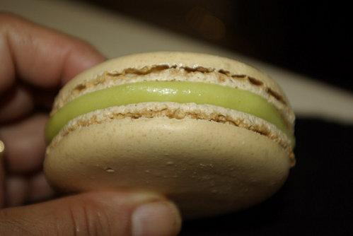 Macarons vanille, eau de fleurs d'oranger _G105868.JPG