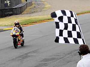 GP d'Allemagne...les classements 2010-07-03-Marquez-au-Sachsenring-drapeau.jpg