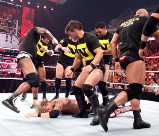 Edge et Jericho passés à tabac par les Nexus Les Nexus agressent Edge et Jericho